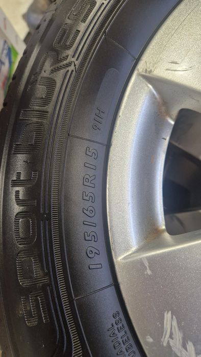 Dunlop 195 65 15 , чисто нови