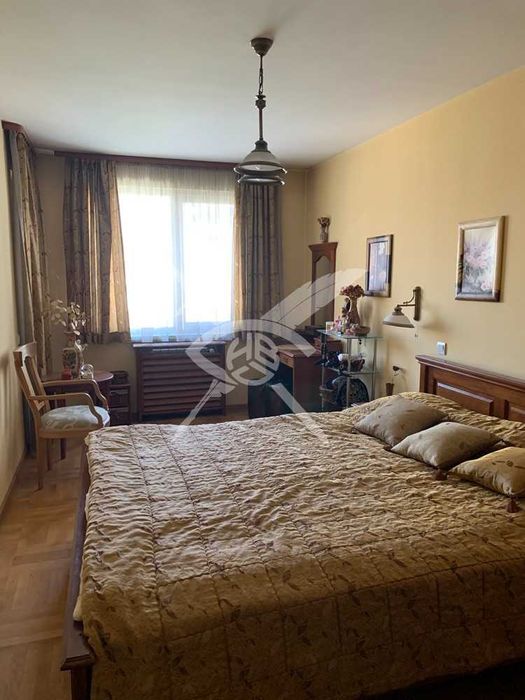 Продава се Тристаен апартамент в София, Център - 105 кв.м за 3191 €/кв.м - Снимка #1