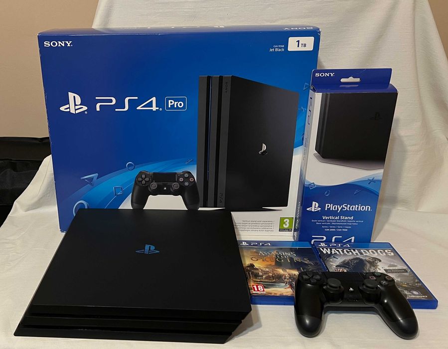 PlayStation 4 Pro 1TB (CUH-7016B) + 2 игри + вертикална стойка