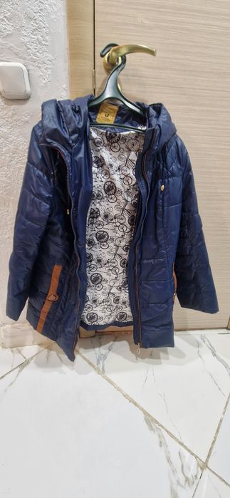 Продам женскую, осеннюю куртку