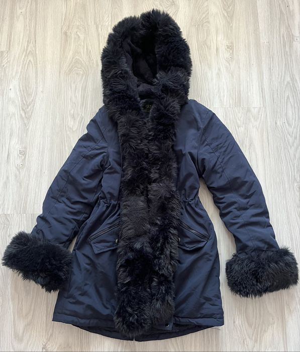 Дамската дълга зимна парка с качулка