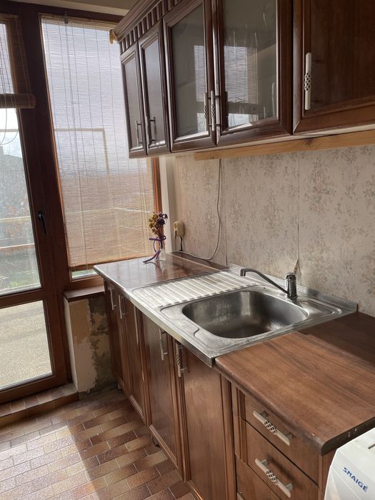 Кухня, с мивка и смесител