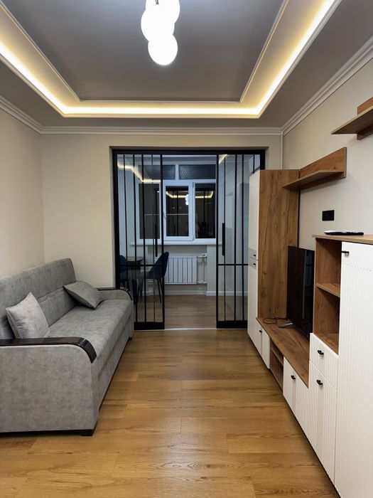 М.Ойбек , 2/2/4 , 56 м2 ,квартира с новым ремонтом и техникой