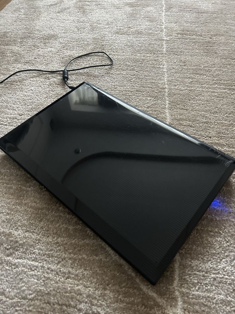 Laptop Clevo 15,6’’ procesor Intel i5, 8gb ram, 128gb ssd