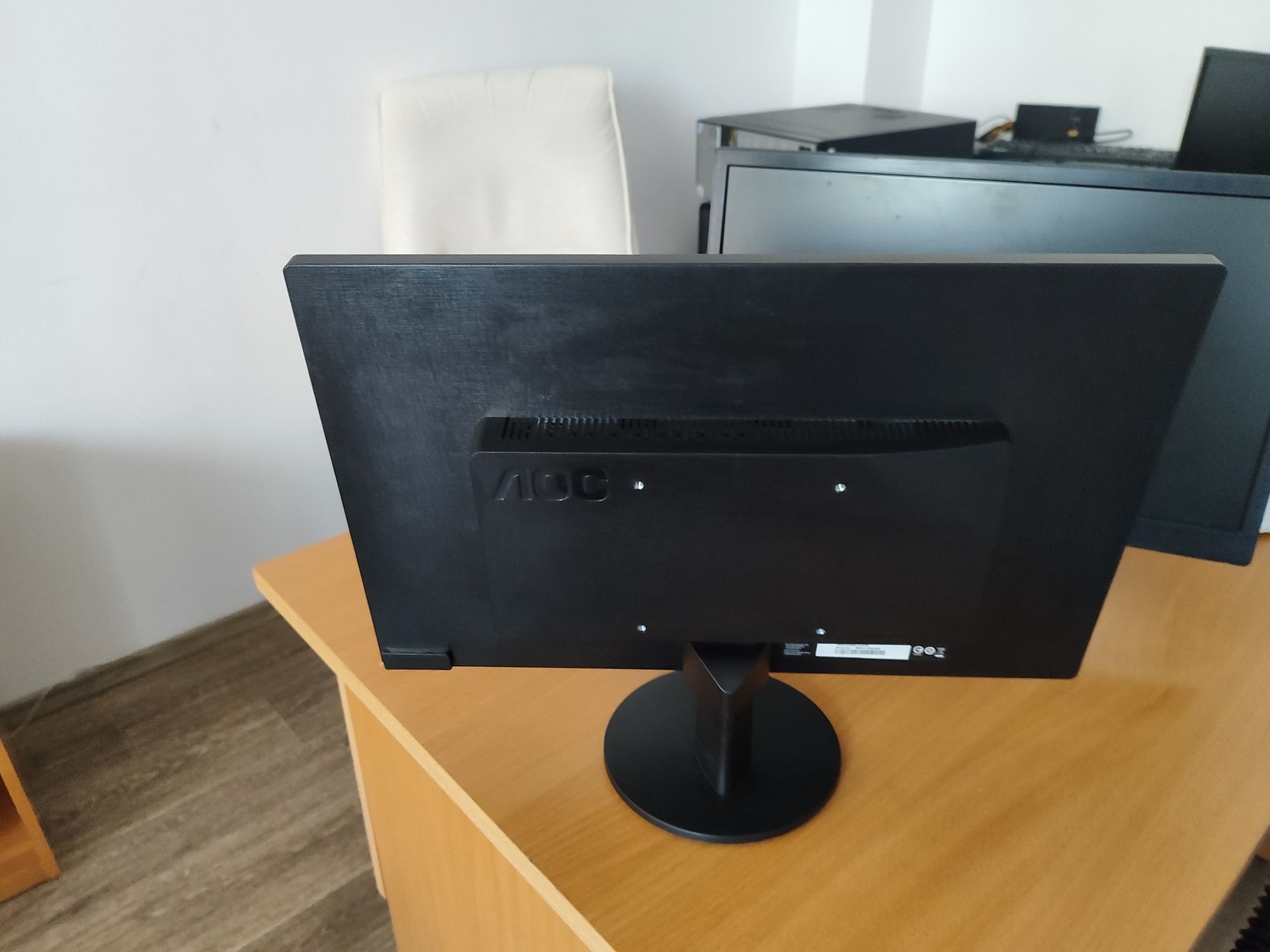 Продам 2 монитора фирмы LOC