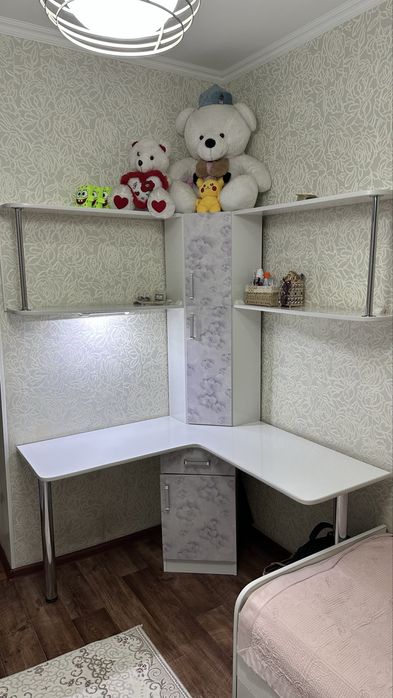 Шкаф угловой читальный две кровать