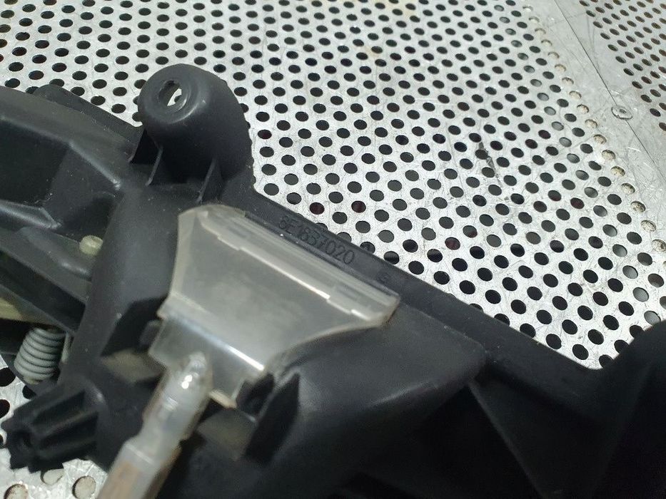 Maner iluminat deschidere usa dreapta fata AUDI A4 II Avant 8E5, B6 2000 - 2005 1.9 TDI AVF, AWX 8E1837020