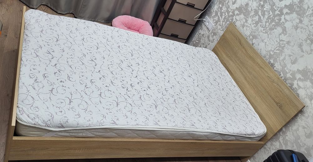 Продам кровать с матрасом