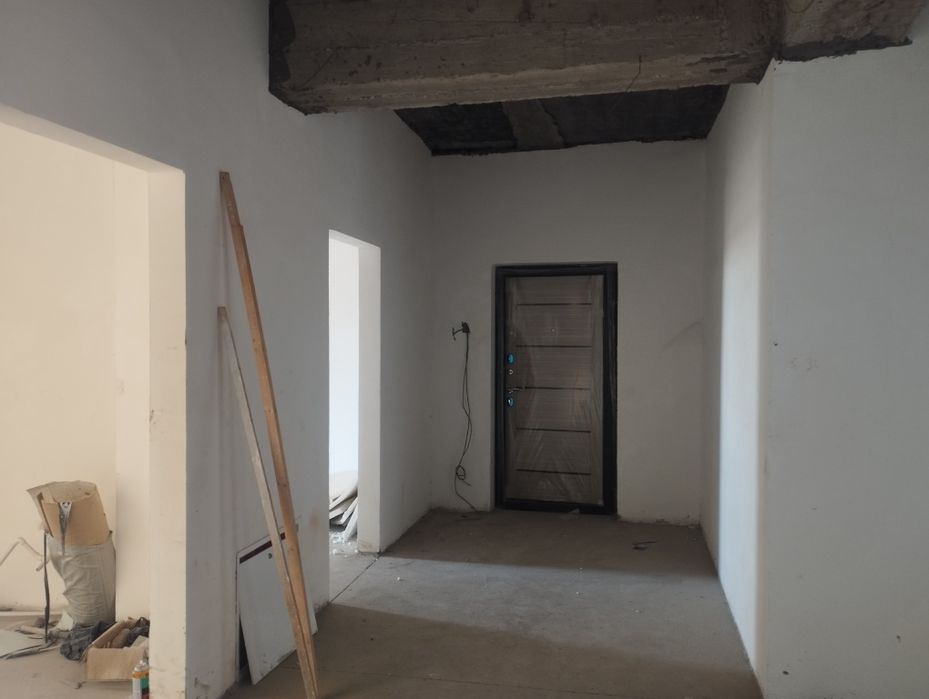 Квартира, евротамир хоналар булинган топлий пол утказилган