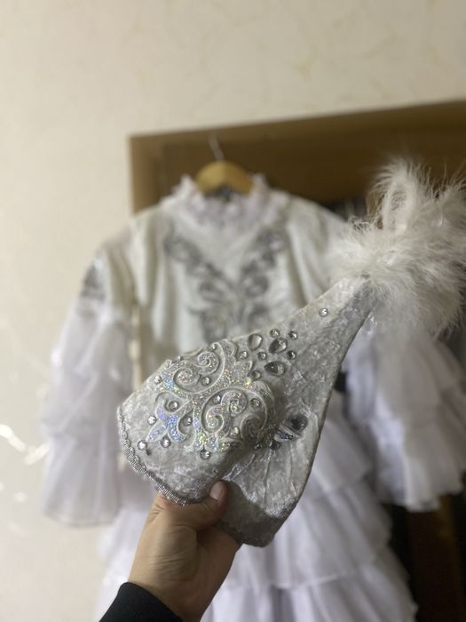 Национальное казахское платье (серебристого цвета)