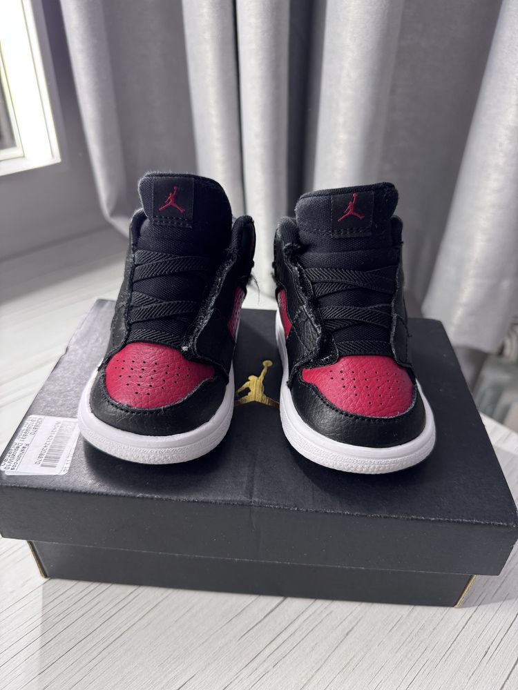 Бебешки обувки Nike Jordan 19,5 номер