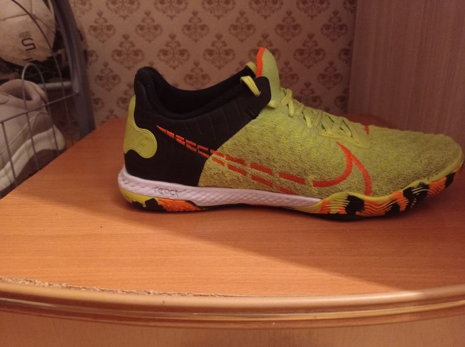 Продам новые футзалки 41 размер