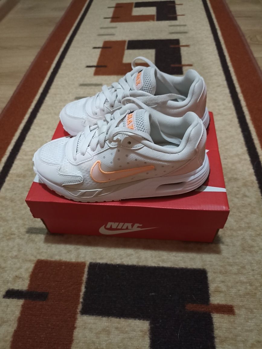 Детски маратонки Nike air max court borough 33 номер