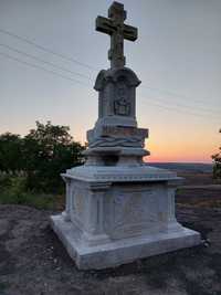 Monumente Cruci din piatra naturala de Vama