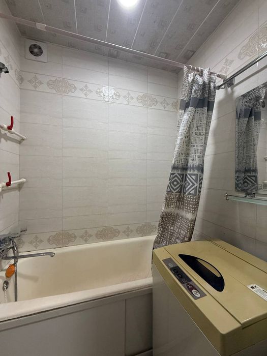 Продаётся 1*2 комнатная квартира Юнусабад 7 квартал 45 кв.м