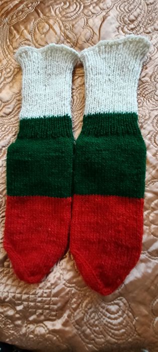 За топли крачета ръчно плетено  вълнени чорапи