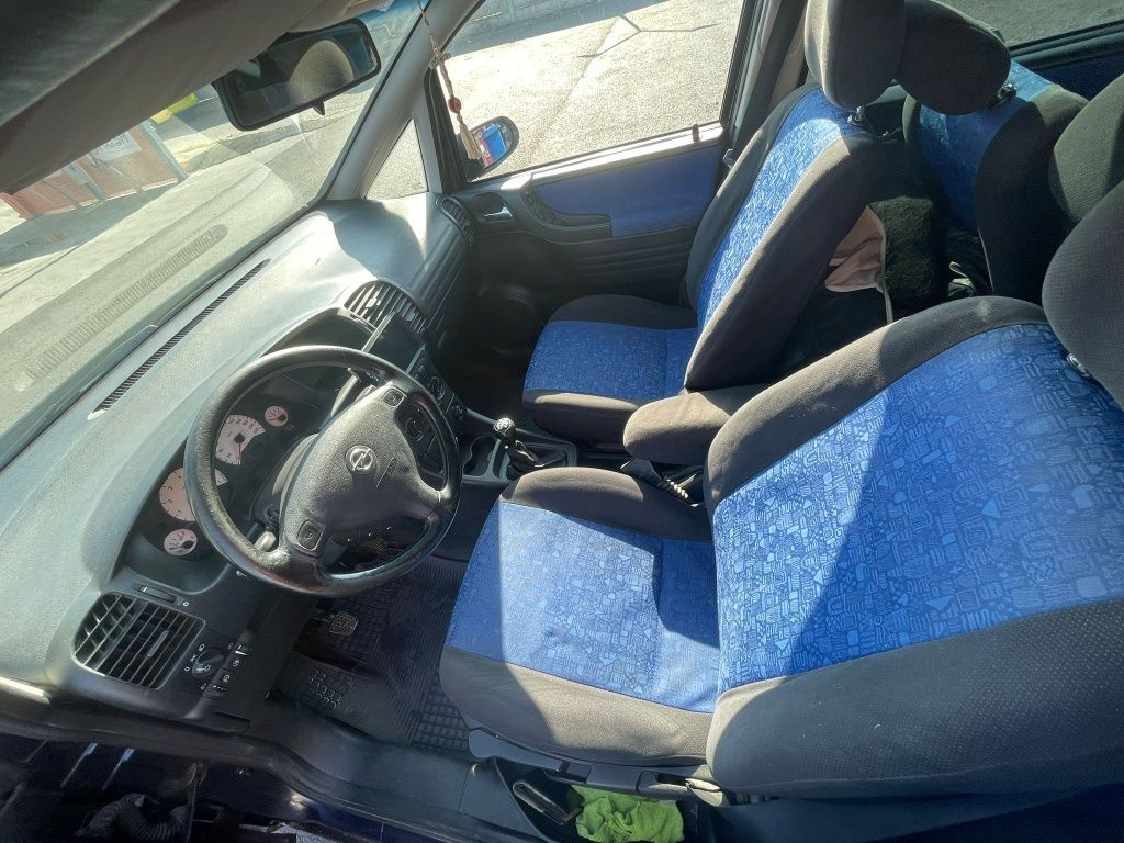 Proprietar vand opel zafira