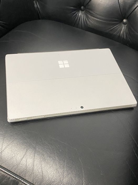 Dekstop-HODKJ7C / Surface Pro 4 / 4 GB RAM / Foarte bun