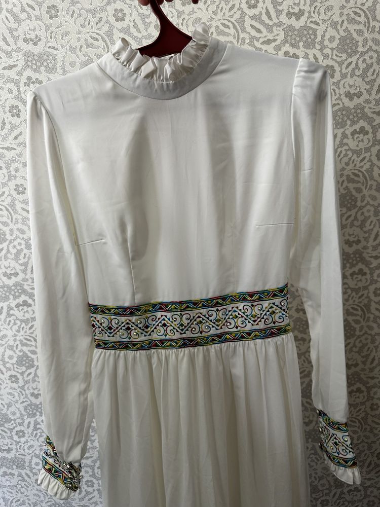 Кажекей, көйлек, орамал сатылады