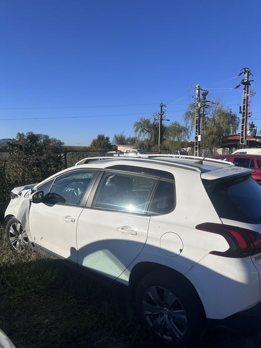 Peugeot 2008 lovit față, se vinde exact cum arată, preț negociabil.