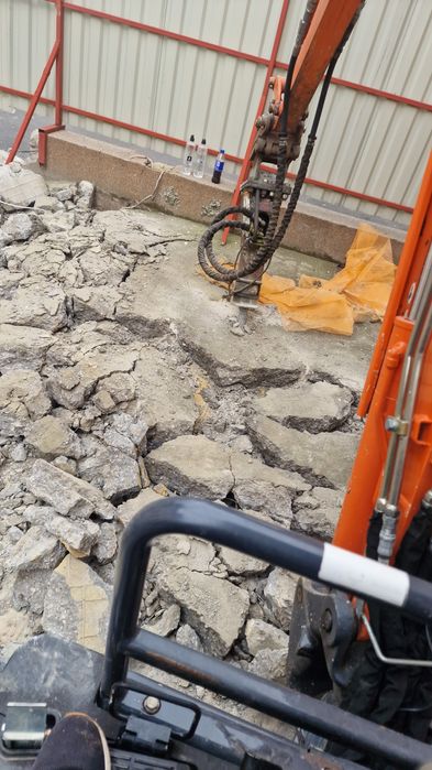 Miniexcavator de inchiriat