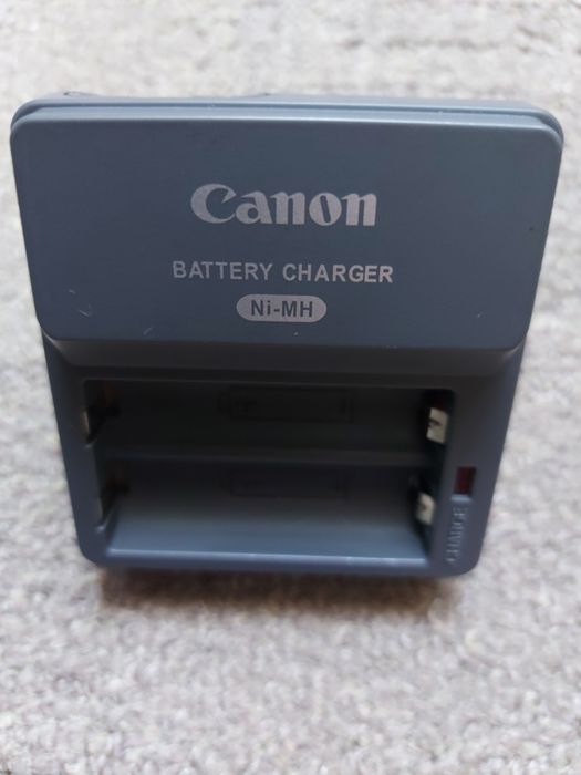 Vind incarcator acumulatori camera