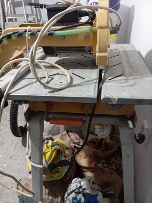 Mașină de tăiat piatră, gresie, pe apă și cheie