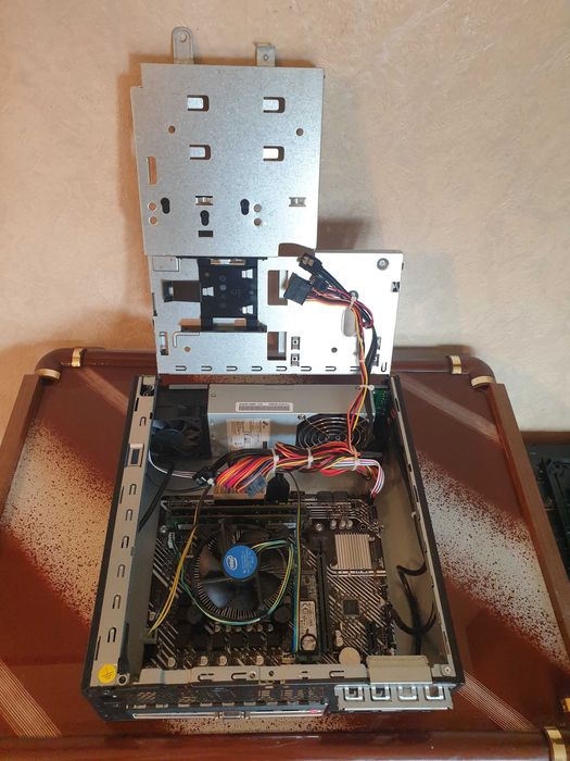 2 броя компютри 10th Generation