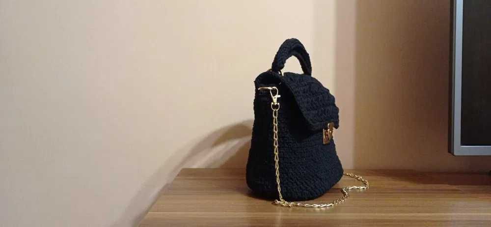 Дамска чанта ръчно плетена