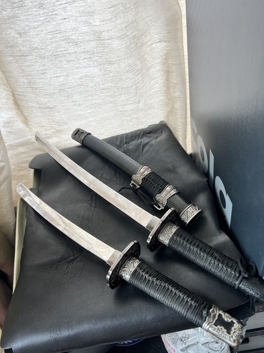 Set  2 sabii Samurai  Katana neascutite una are 40cm,alta 47cm stare f