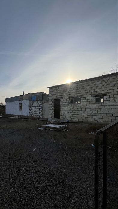 Продам часный дом с теплым гаражем и большой землей на ГМЗ