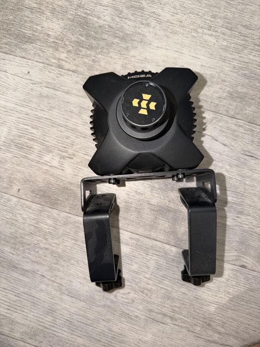 Moza R3 игровой руль