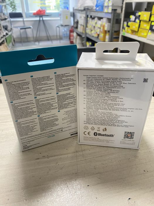 Продавам часовник и слушалки