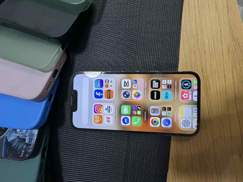 iPhone 13 Pro 128GB с много кейсове