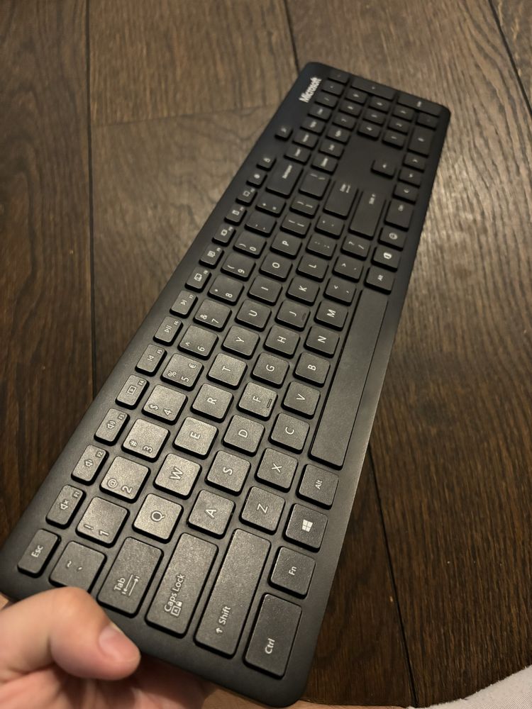 Vand tastatura wireless Microsoft. Produsul este ca nou.