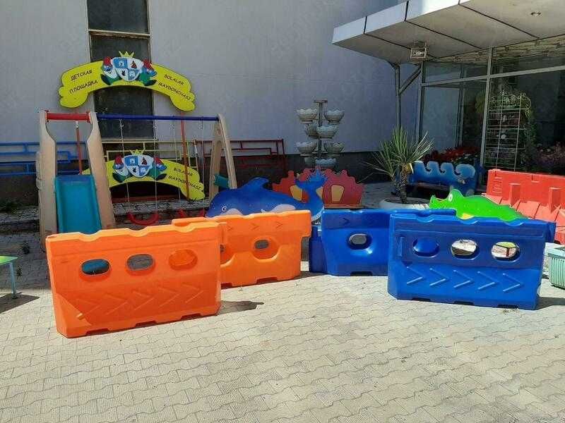 Пластиковое дорожное ограждение