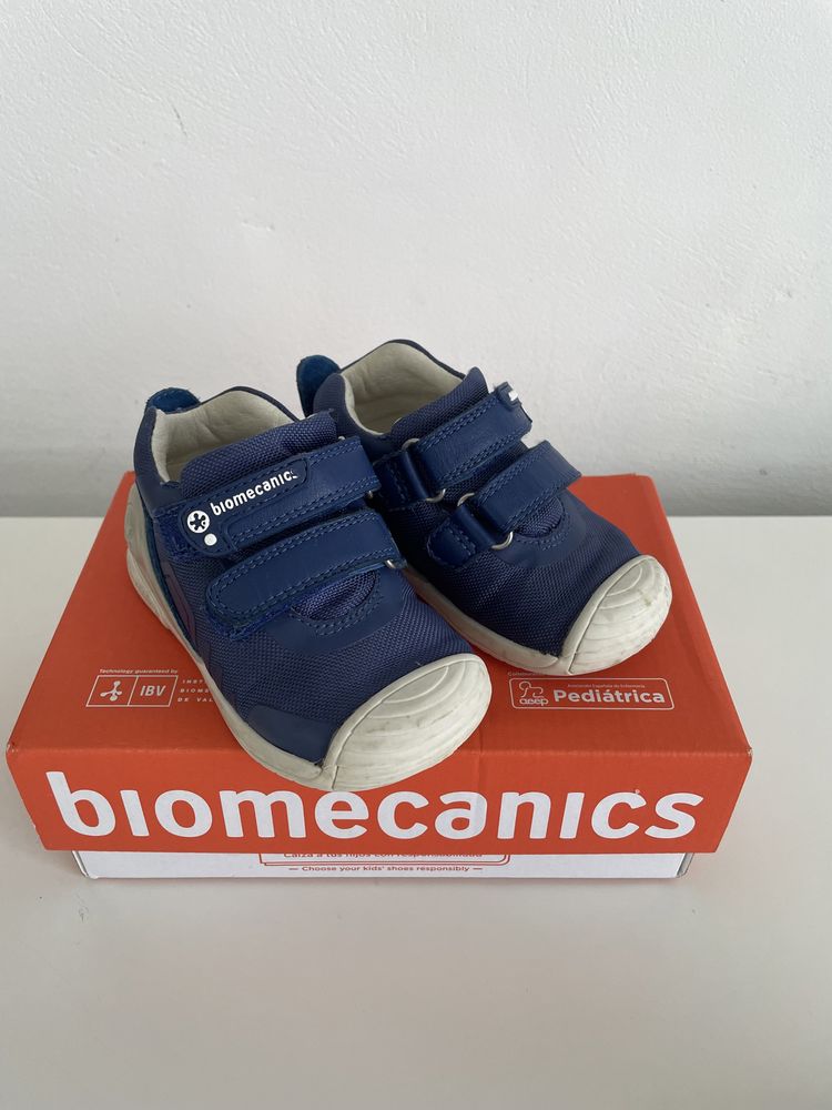 Sneakers biomecanics nr. 22