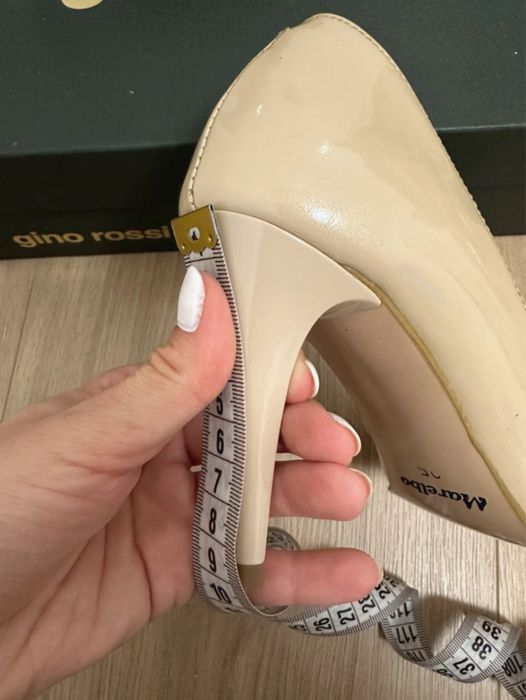 Pantofi stiletto crem piele lacuita 35