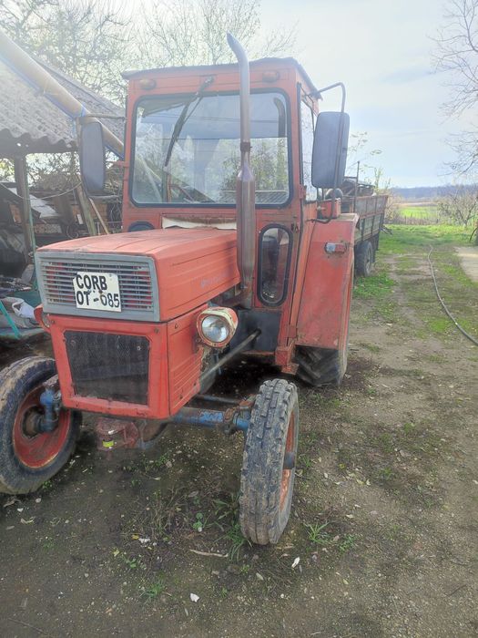 Tractor 445 cu utilajele