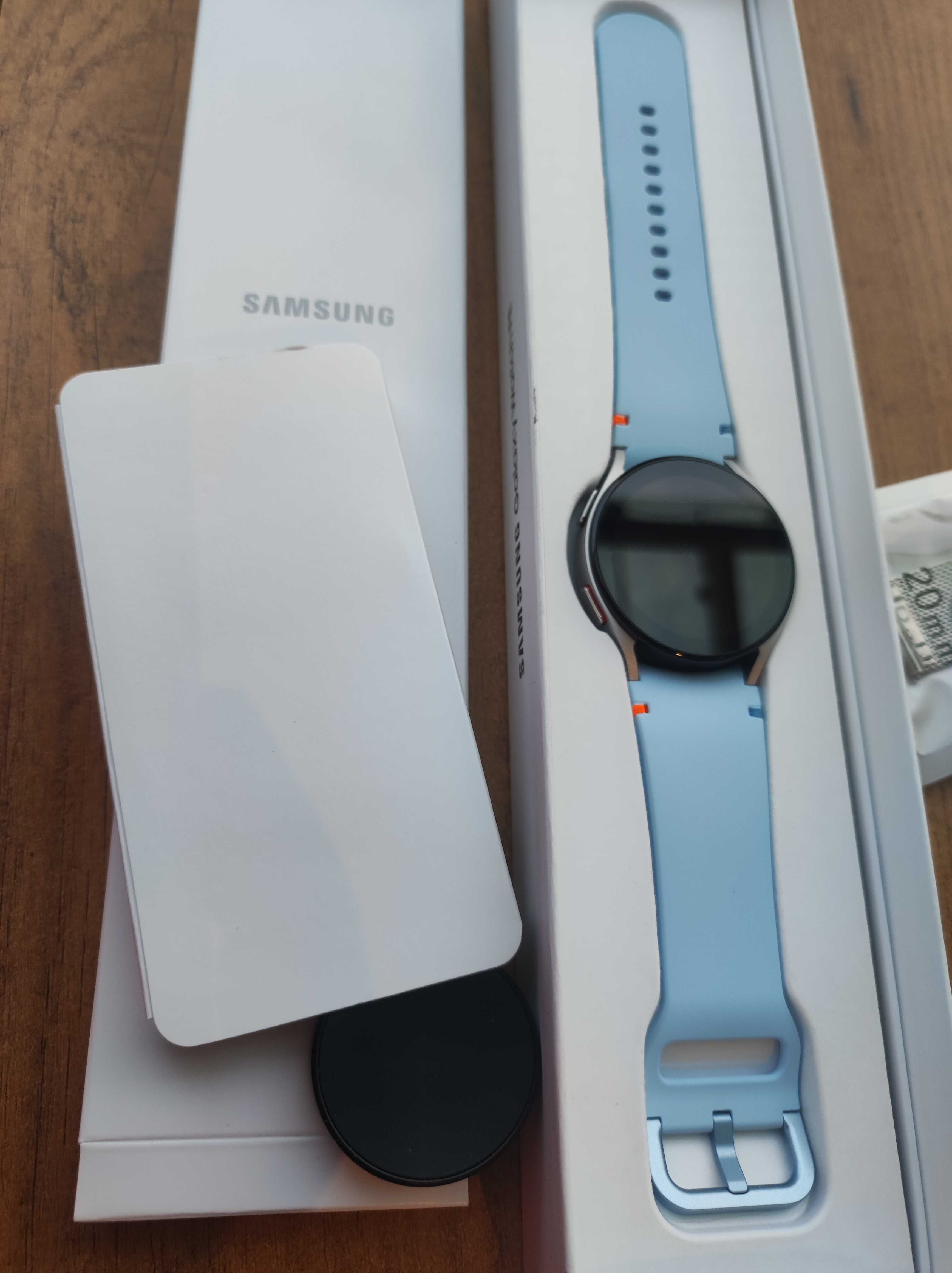 Samsung Galaxy Watch FE - Син Като нов, с гаранция!