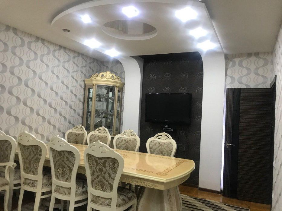 Срочно сдаётся 4х комнатная квартира в центре города ул Нукусская