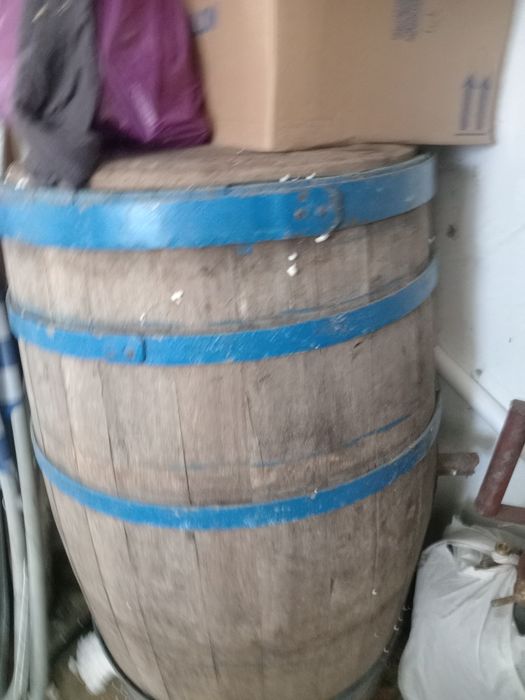 Vând Butoi  200l