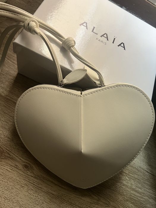 Бяла дамска чанта бяло сърце