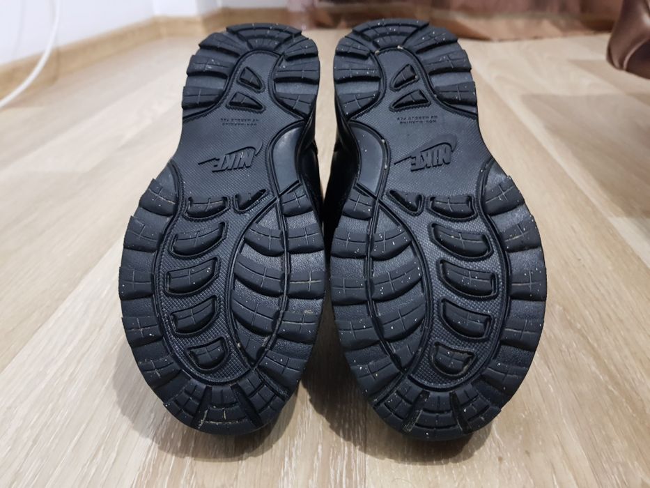 Adidasi Ghete Nike mărimea 35,5 jordan salomon