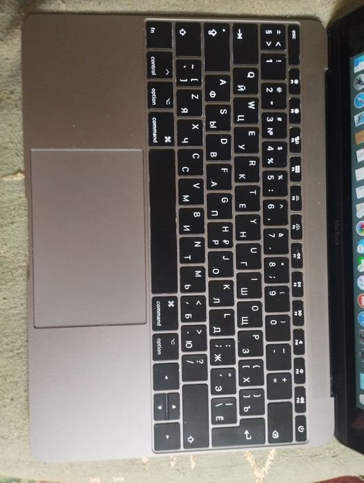 Продам MacBook air A2179по запчастям 2020 год