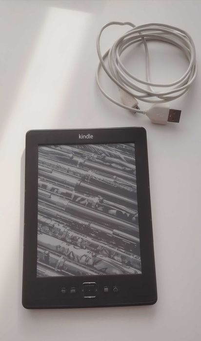 Amazon Kindle Generatia 4