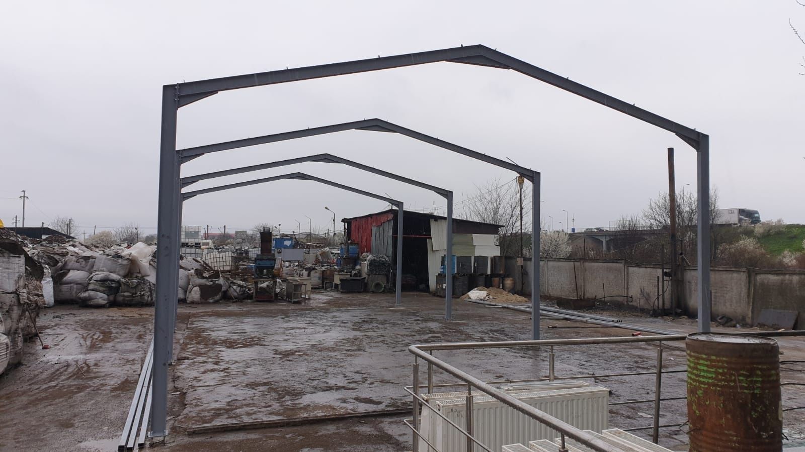 Structura hala in stoc de 8x15m la 4700 euro cu montaj inclus suruburi