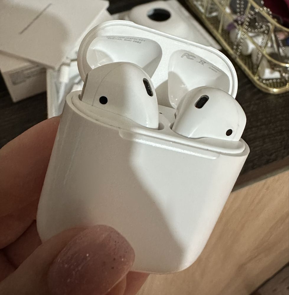 Продам airpods 2
