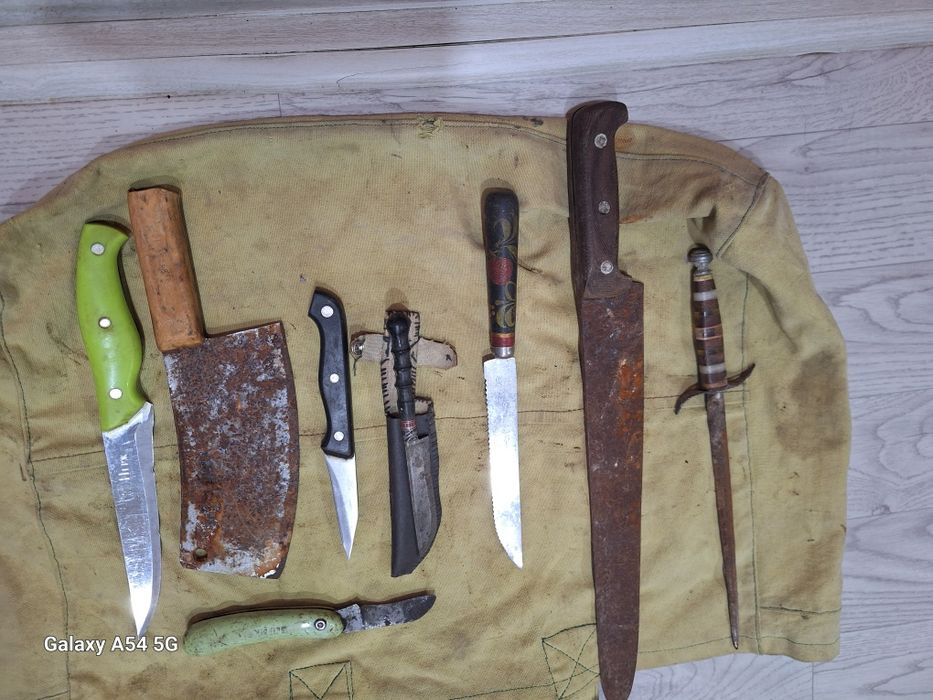 Продаётся  набор  нажей  в  хорошем  состоянии