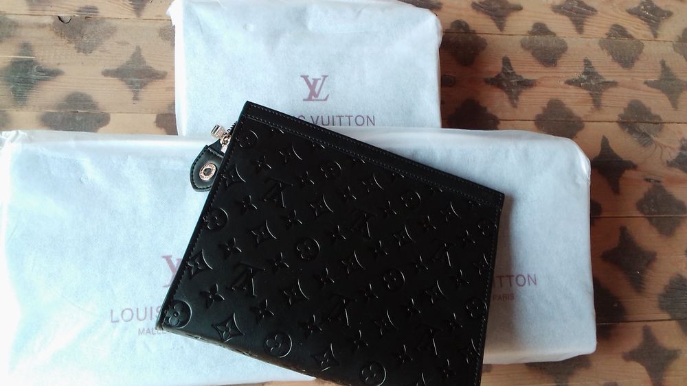 Louis Vuitton Pochette Voyage MM. Original